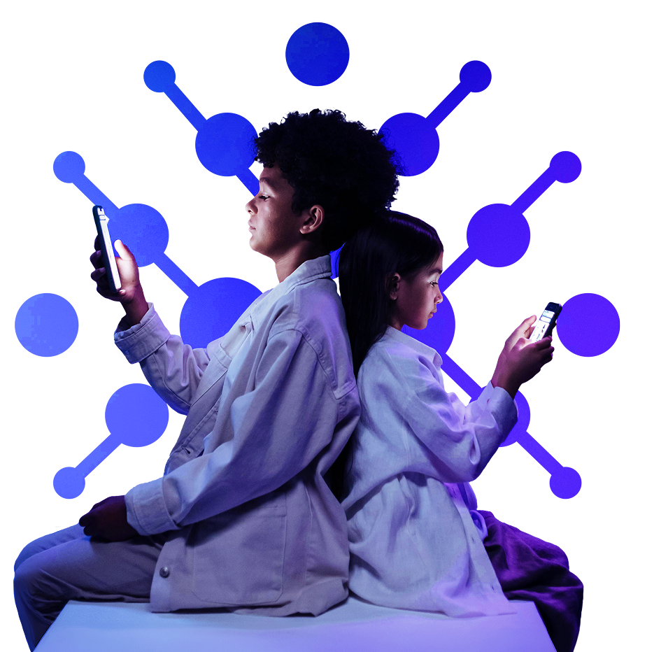 Duas pessoas usando celular em campanha da Abria para o ecossistema de IA